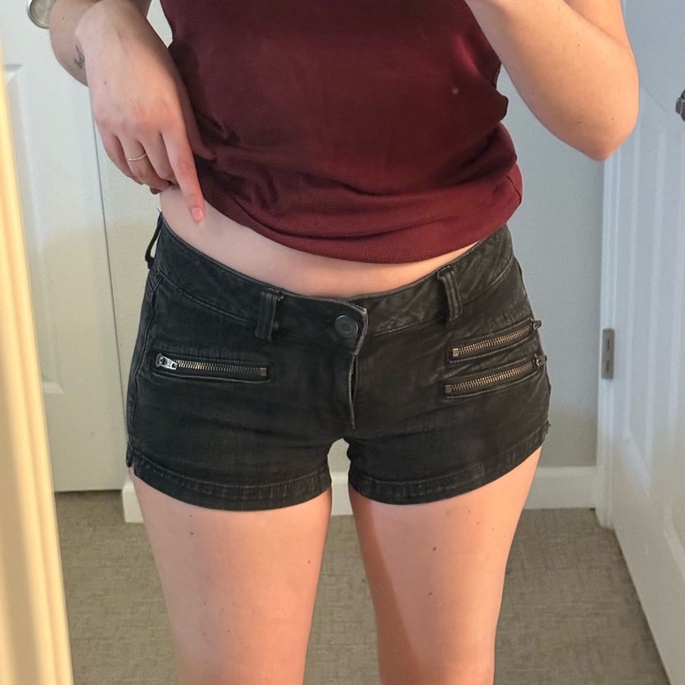 American Eagle black shorts